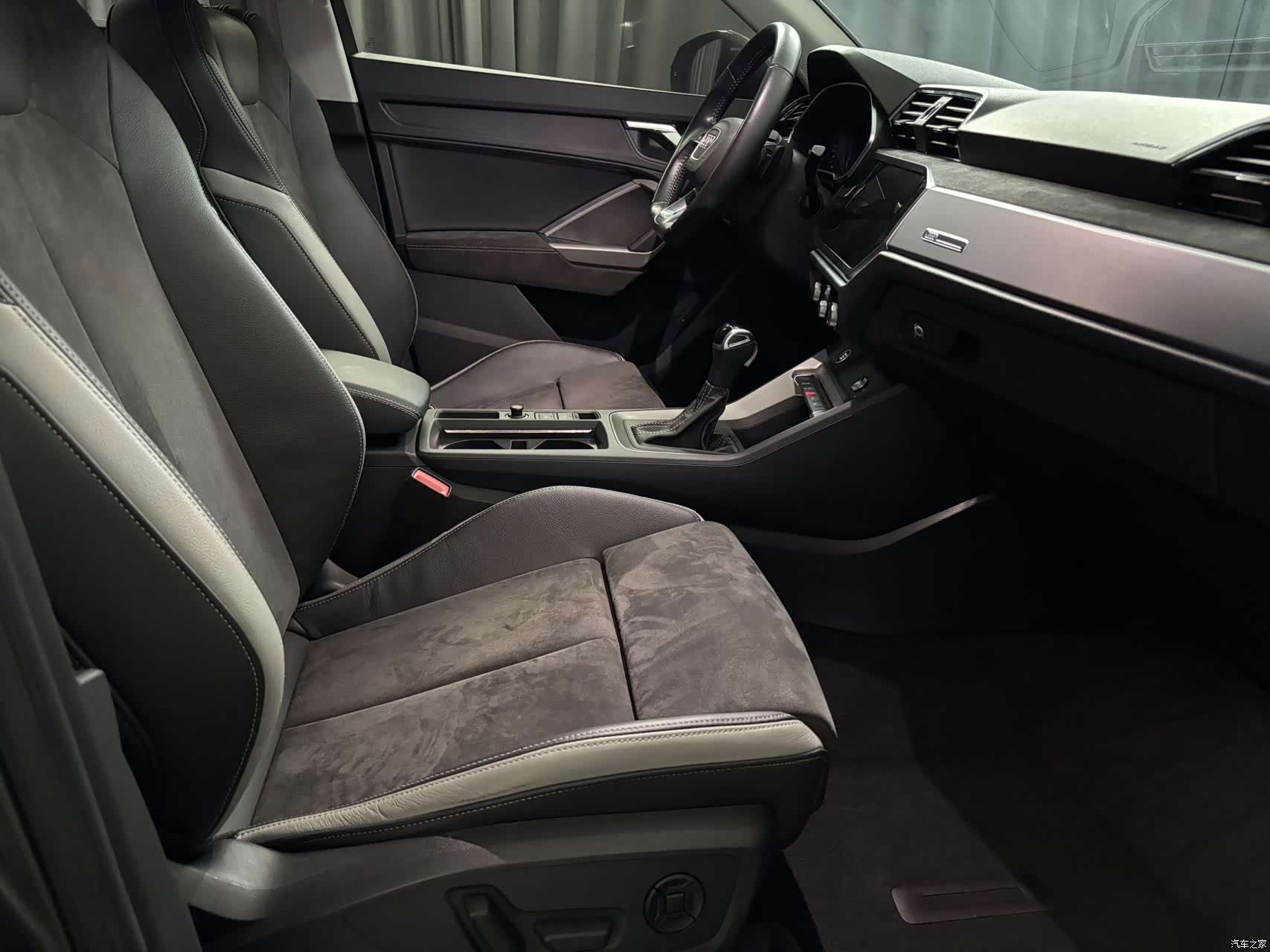 Audi Q3, 2022 10