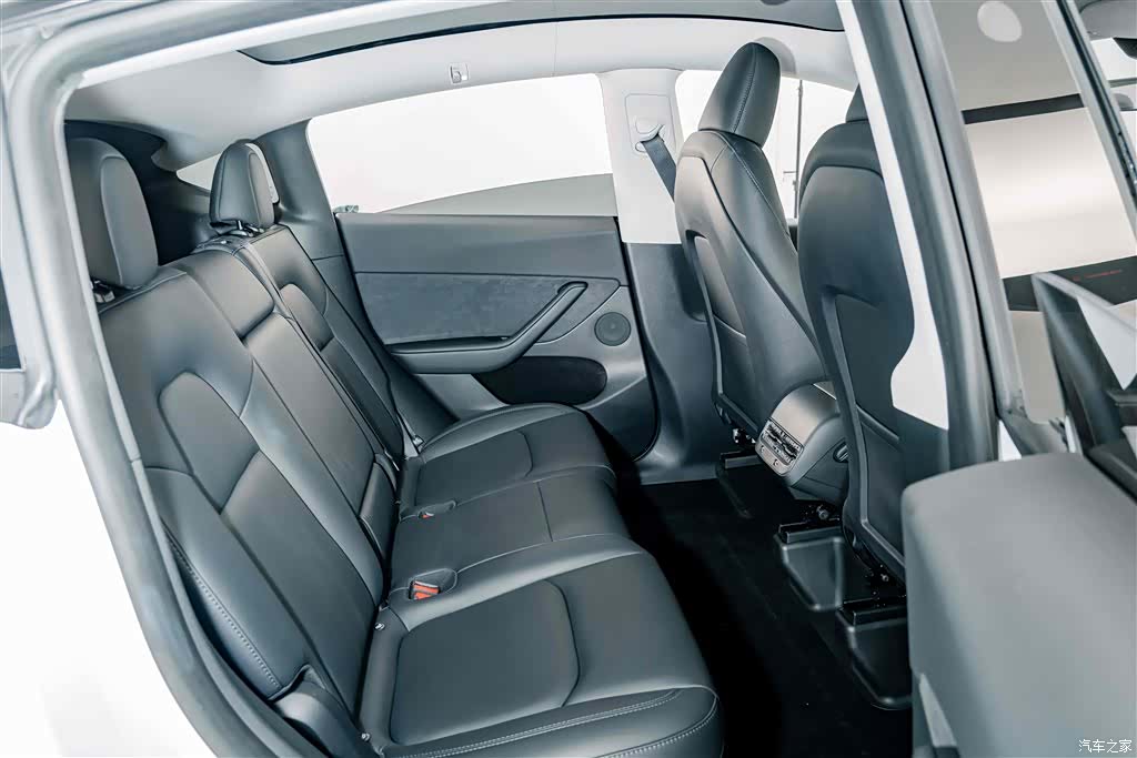 Tesla Model Y, 2024 20