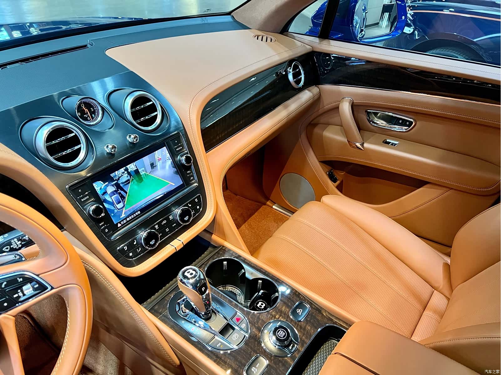 Bentley Bentayga, 2017 9