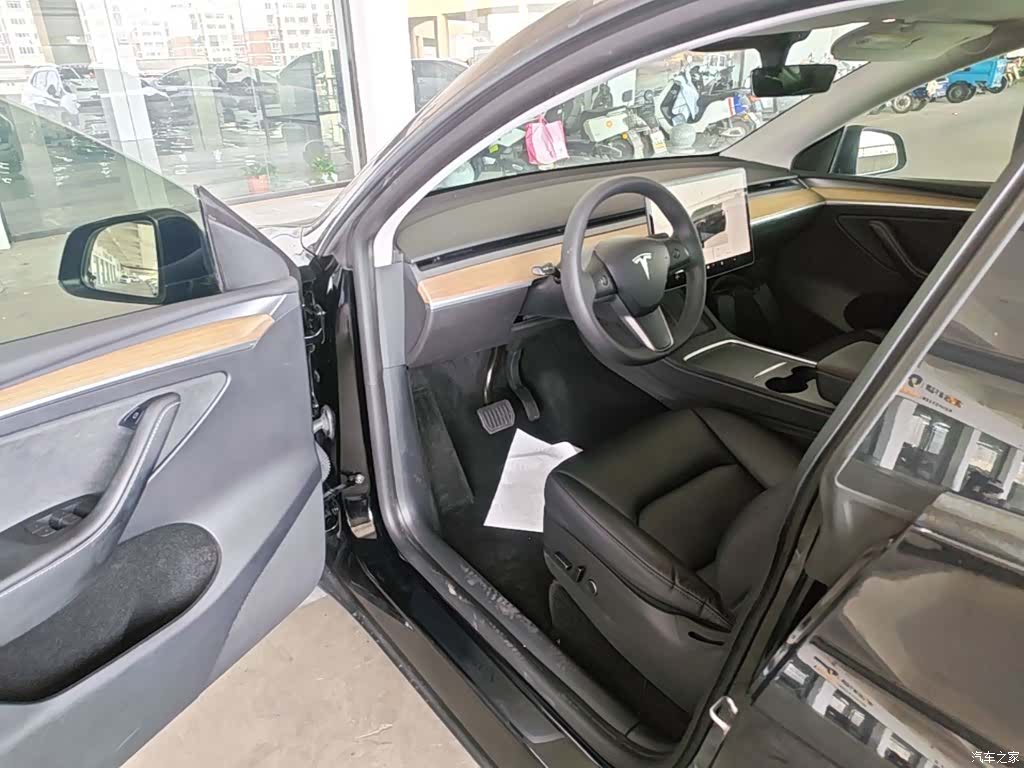 Tesla Model Y, 2022 16