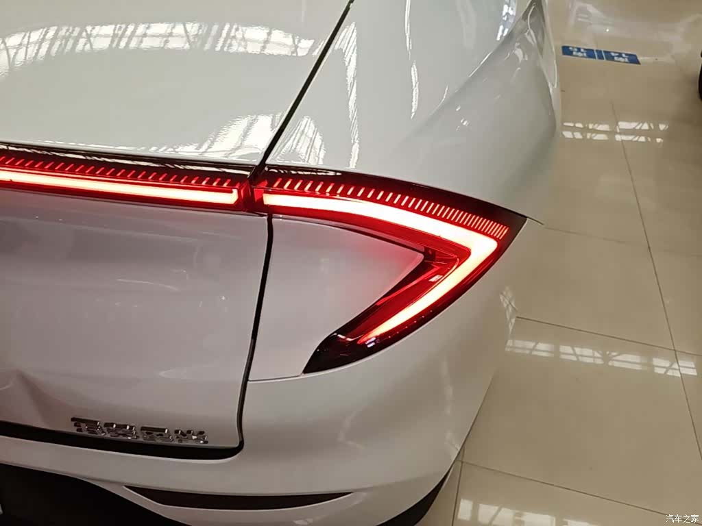 Wuling Starlight, 2025 8