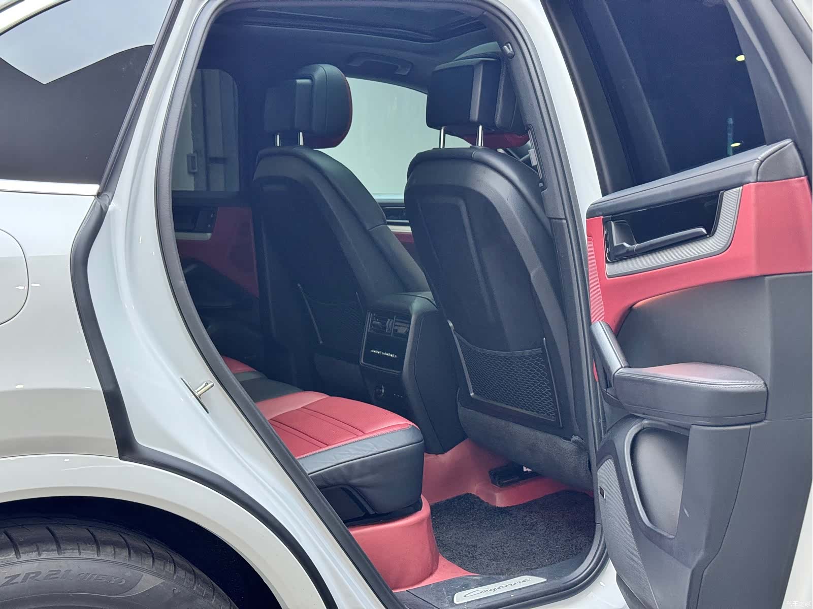 Porsche Cayenne, 2025 10