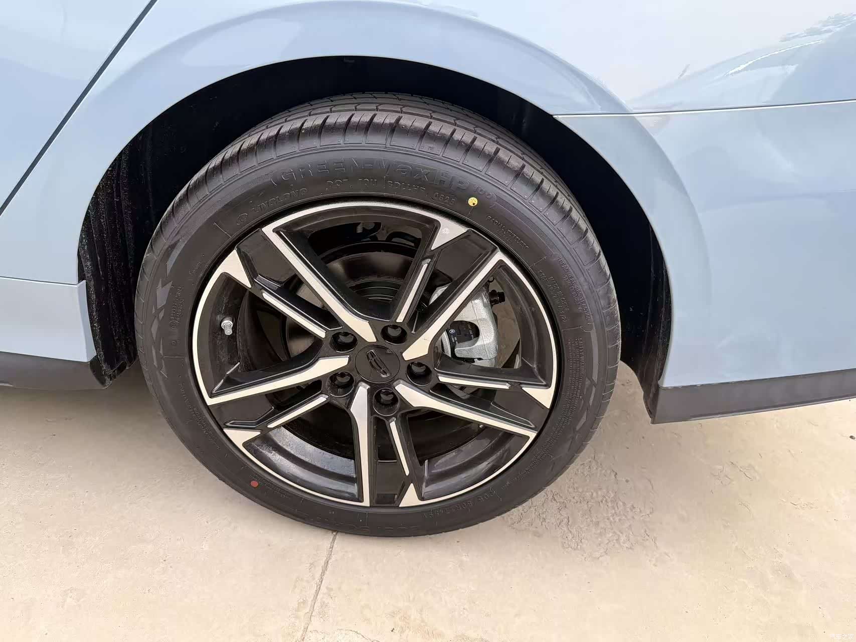 Geely Binray, 2026 12