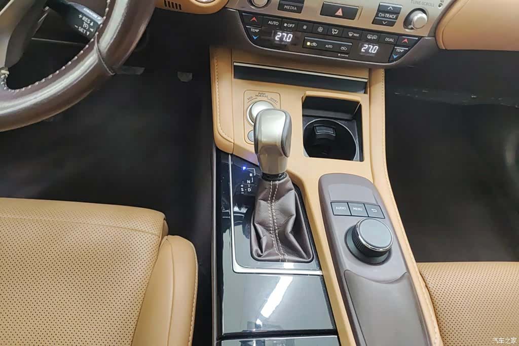 Lexus ES, 2017 16