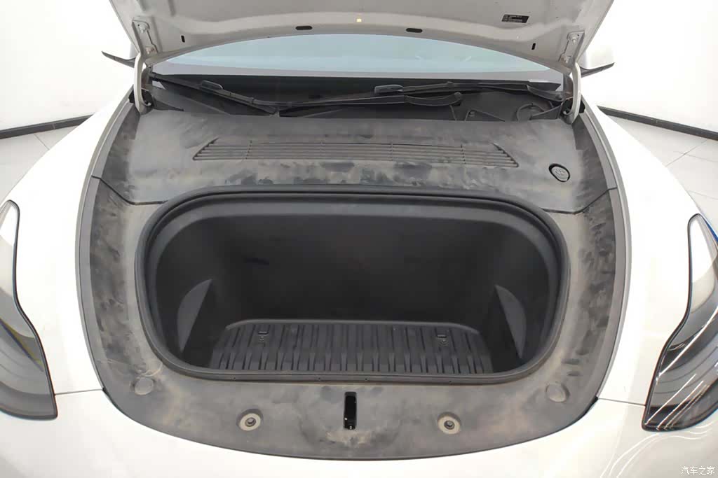 Tesla Model Y, 2021 10