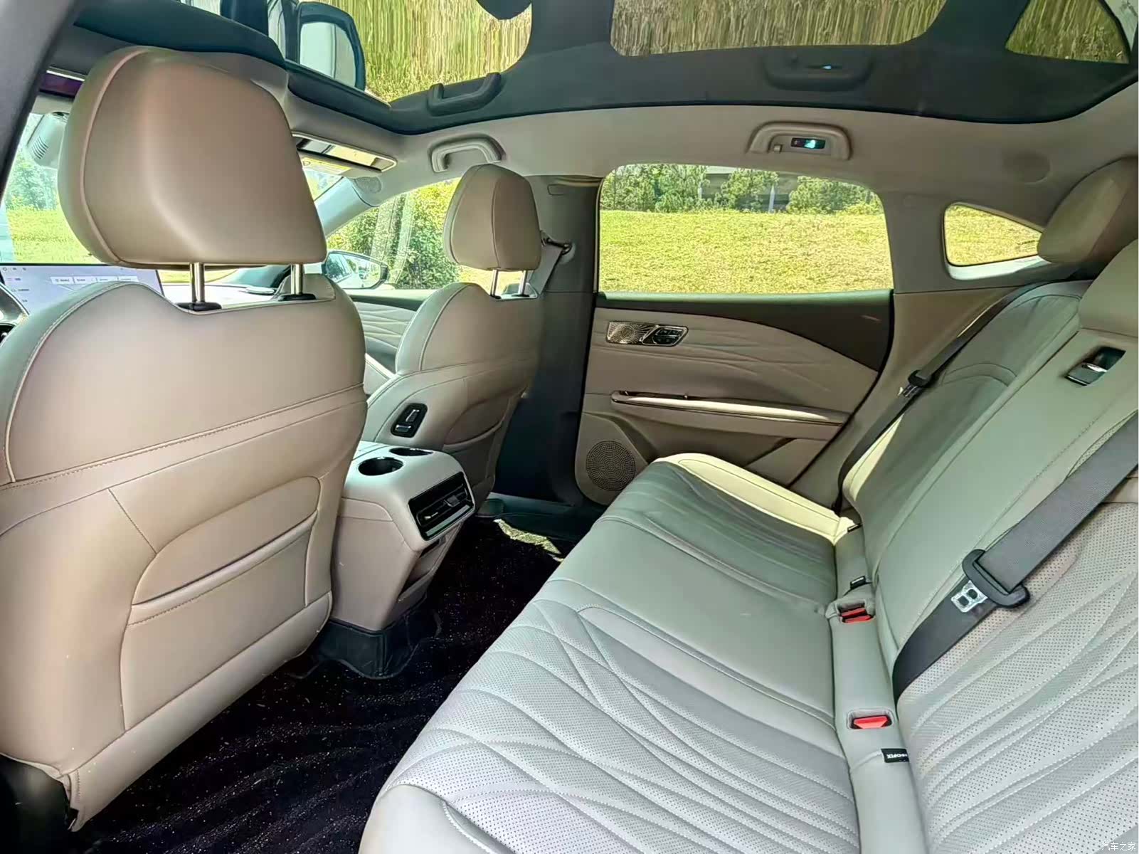 Geely 8, 2025 все фото