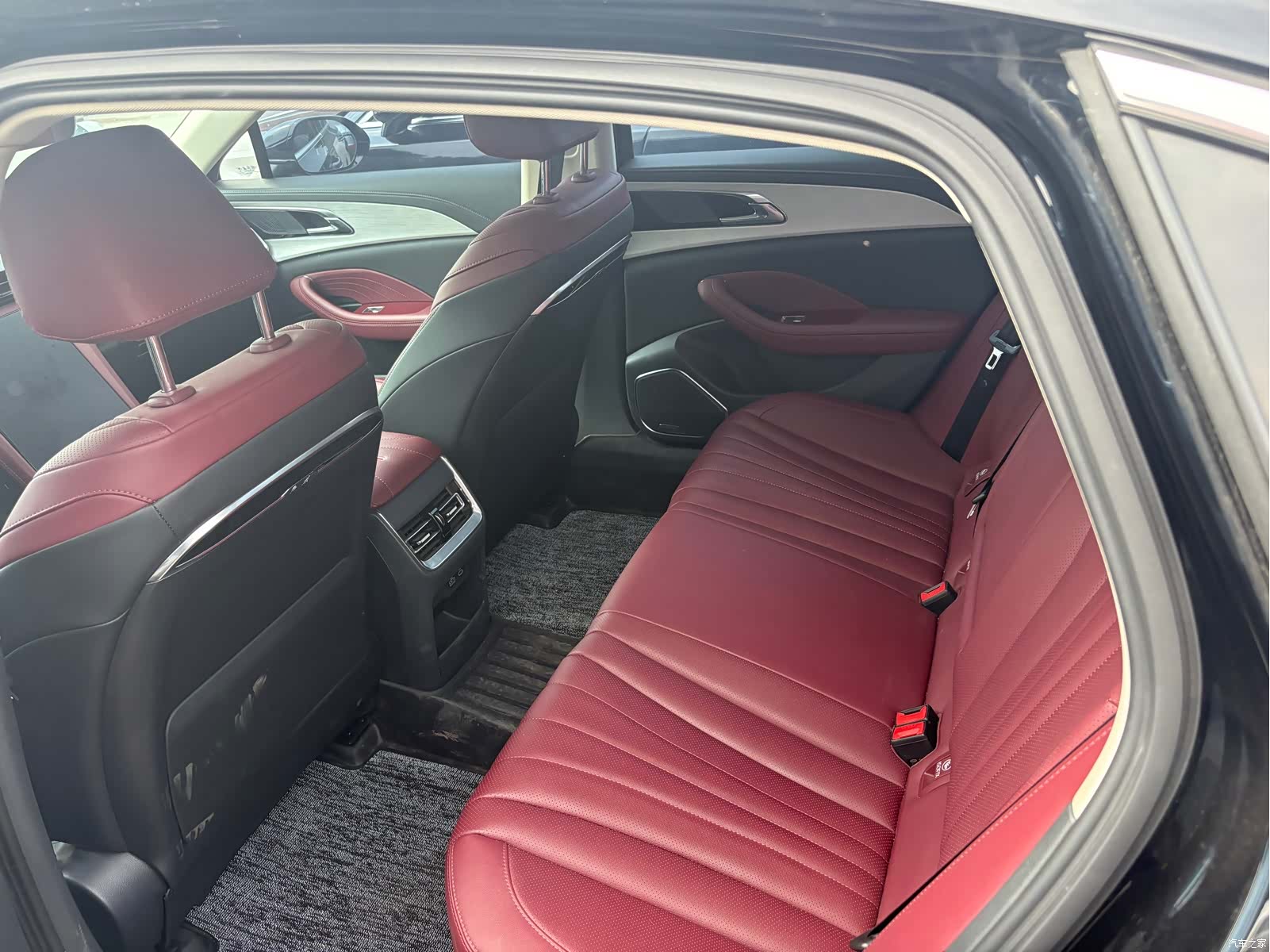 Hongqi H5, 2024 все фото