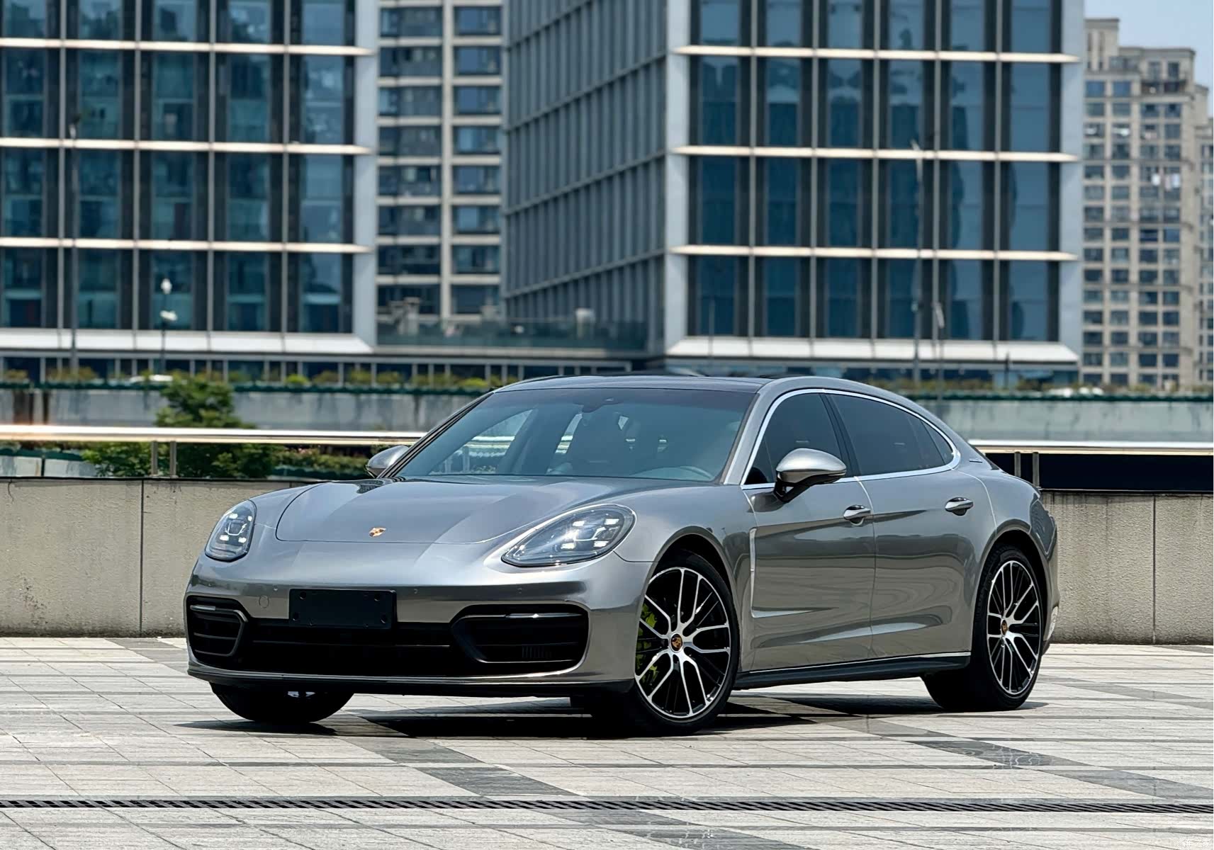 Porsche Panamera, 2022 1