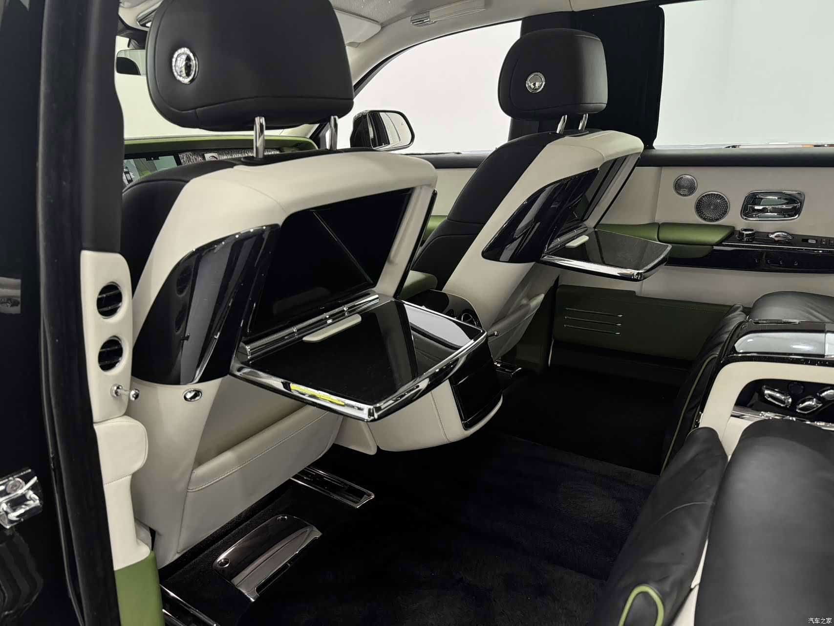 Rolls-Royce Phantom, 2023 14