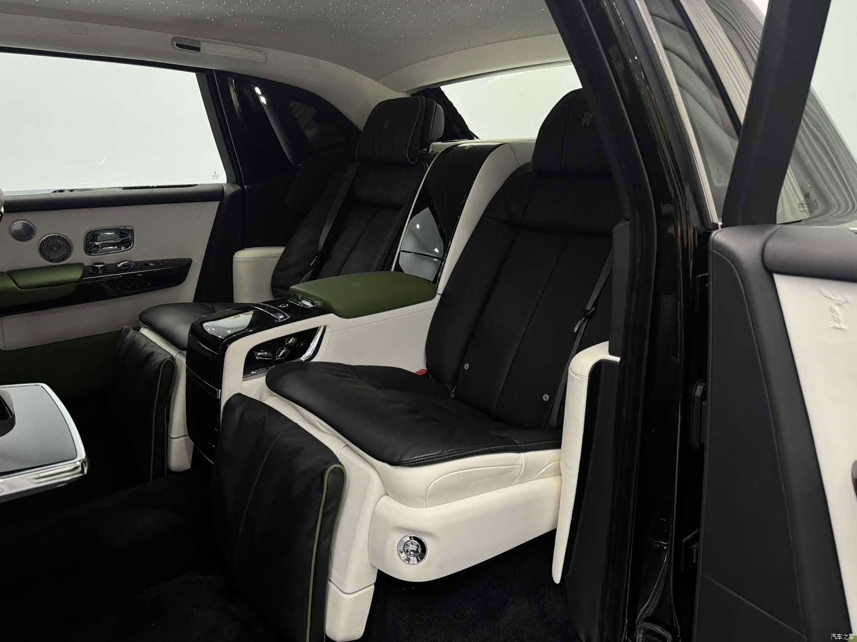 Rolls-Royce Phantom, 2023 16