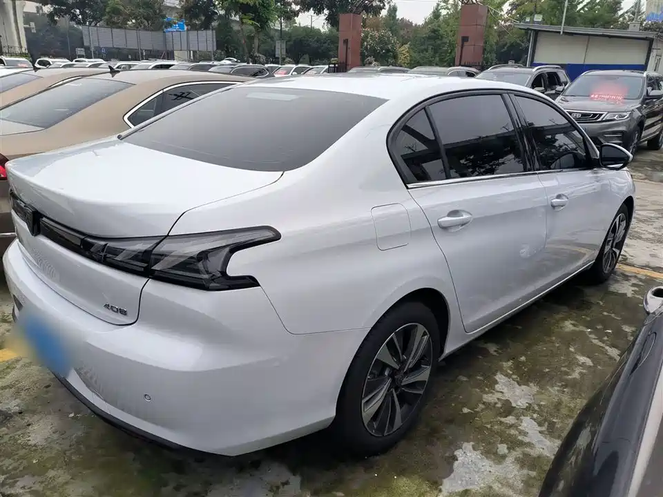 Peugeot 408