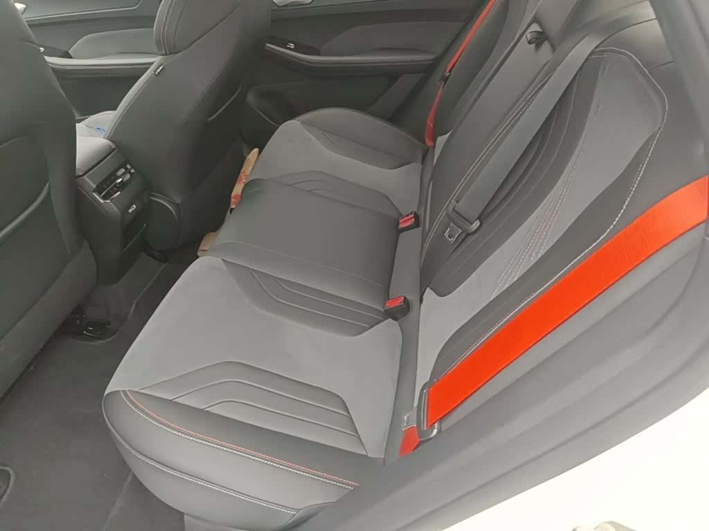 Geely Binray, 2023 17