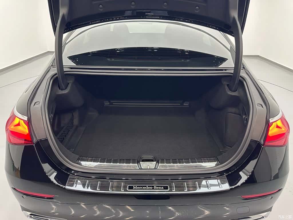 Mercedes-Benz E-Class, 2025 26