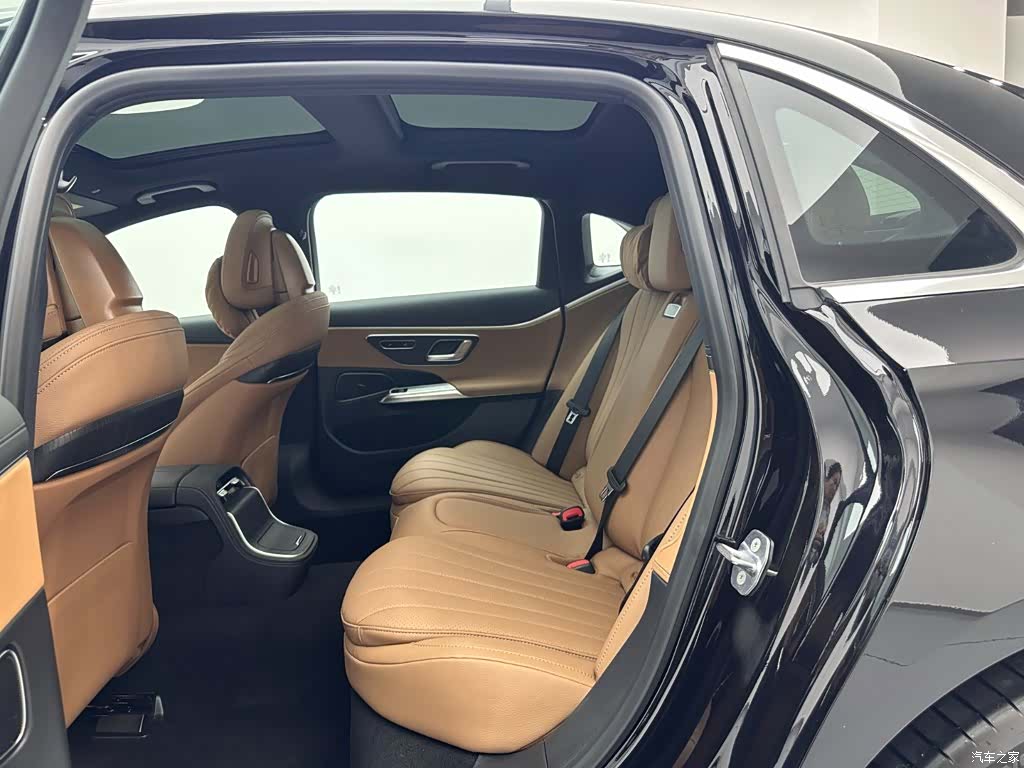 Mercedes-Benz E-Class, 2025 18