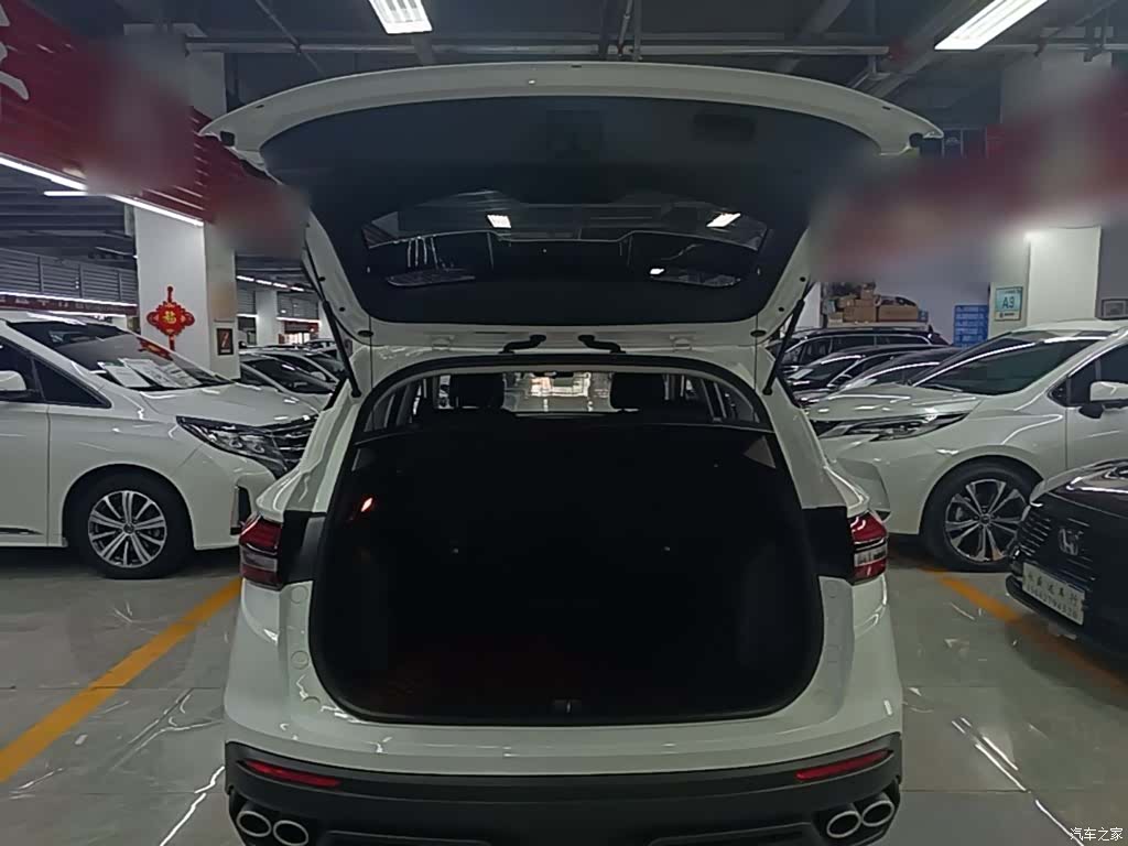 Geely Coolray, 2022 19