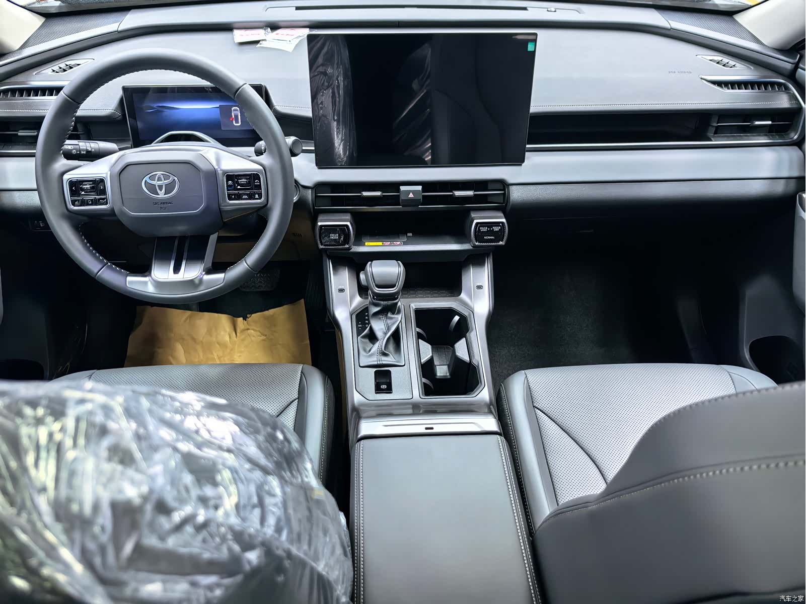 Toyota RAV4, 2026 12