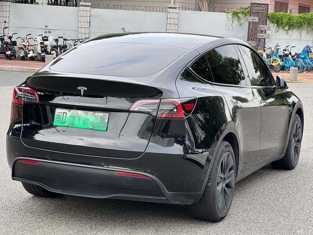 Tesla Model Y, 2023 7