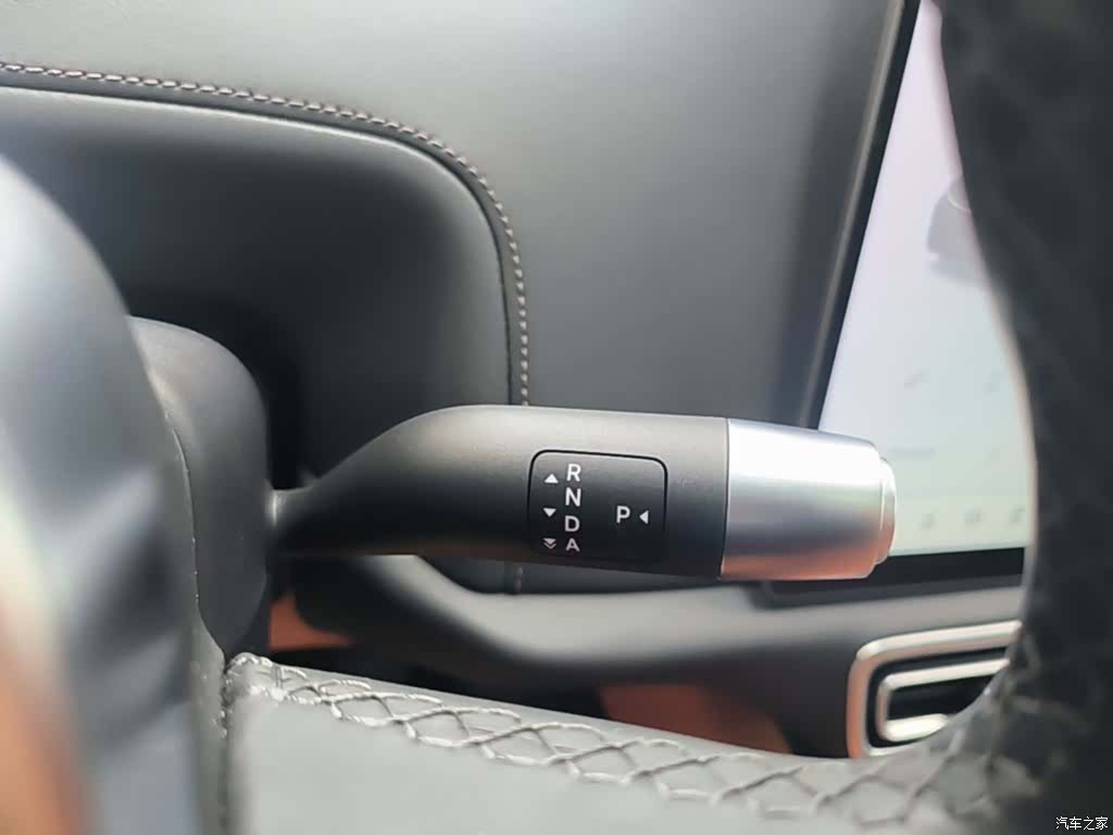 Li Auto L9, 2025 14
