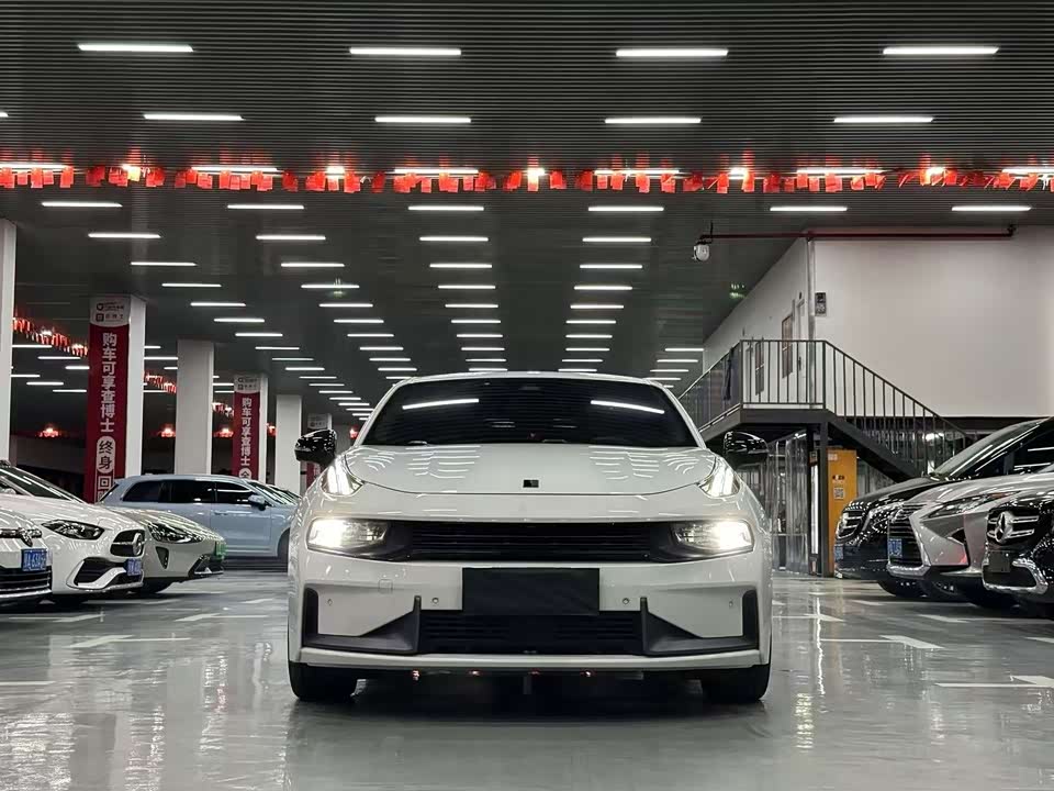 Lynk & Co 03 Lynk & Co 03
