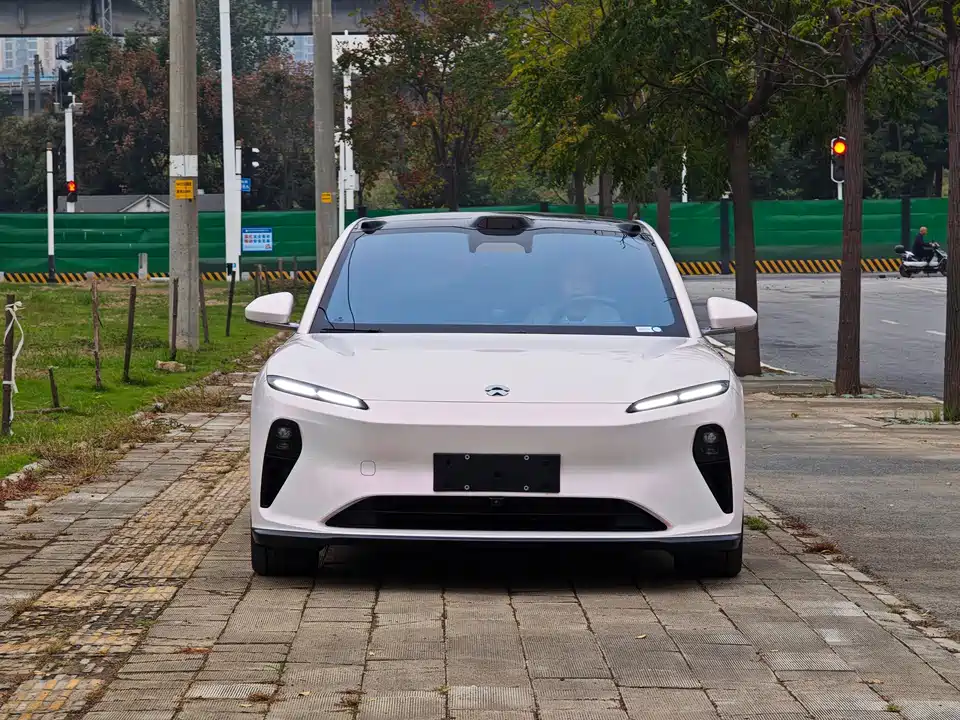 NIO ET5