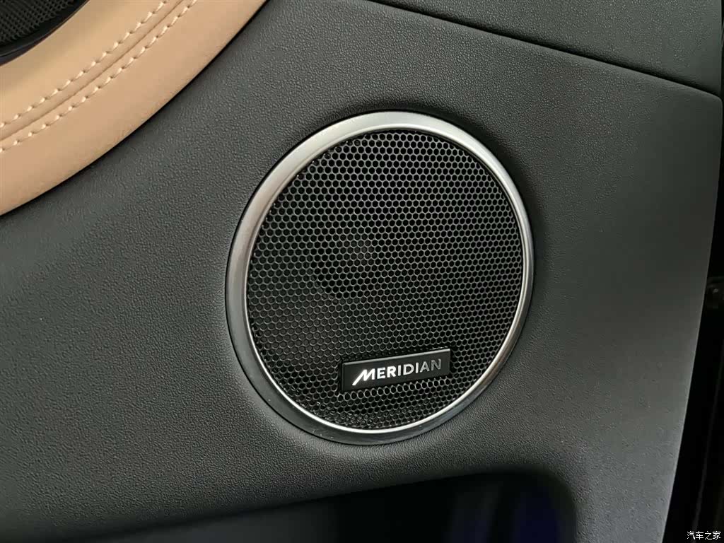 Land Rover Discovery, 2025 12