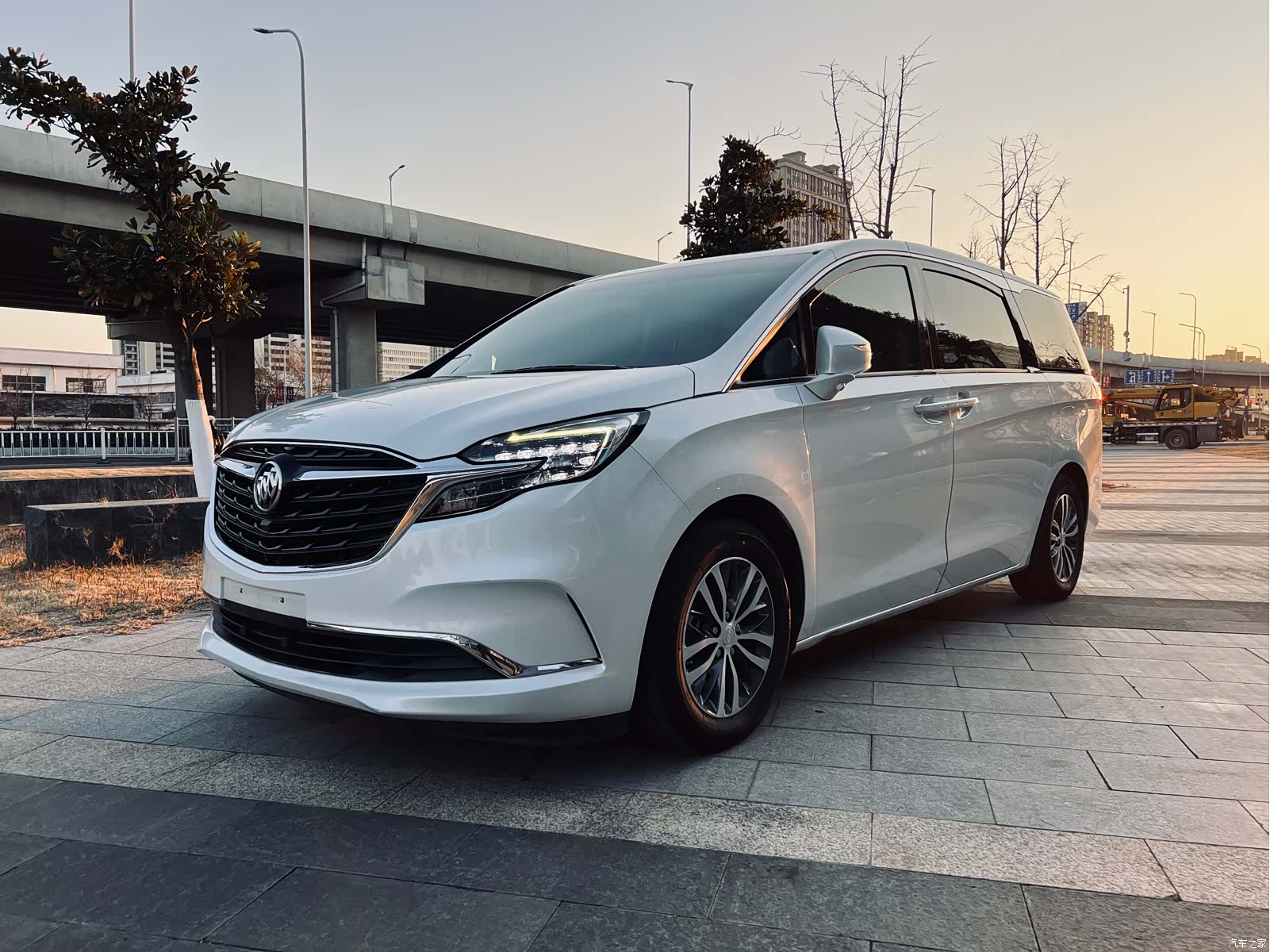 Buick GL8, 2020 1