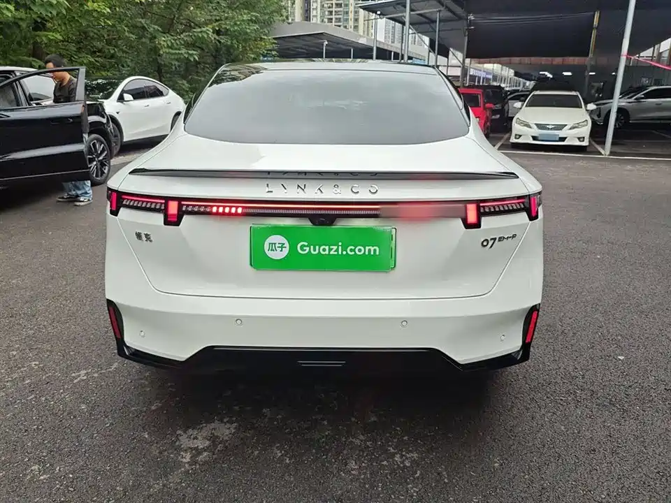 Lynk & Co 07 EM-P