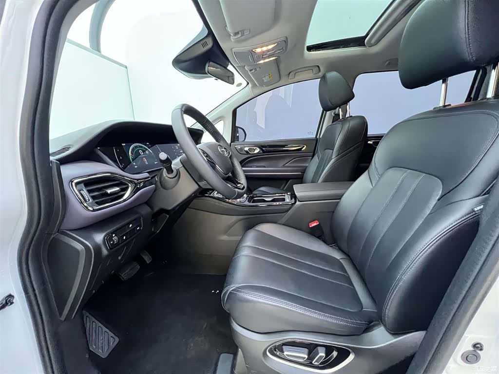 Trumpchi M6, 2025 13