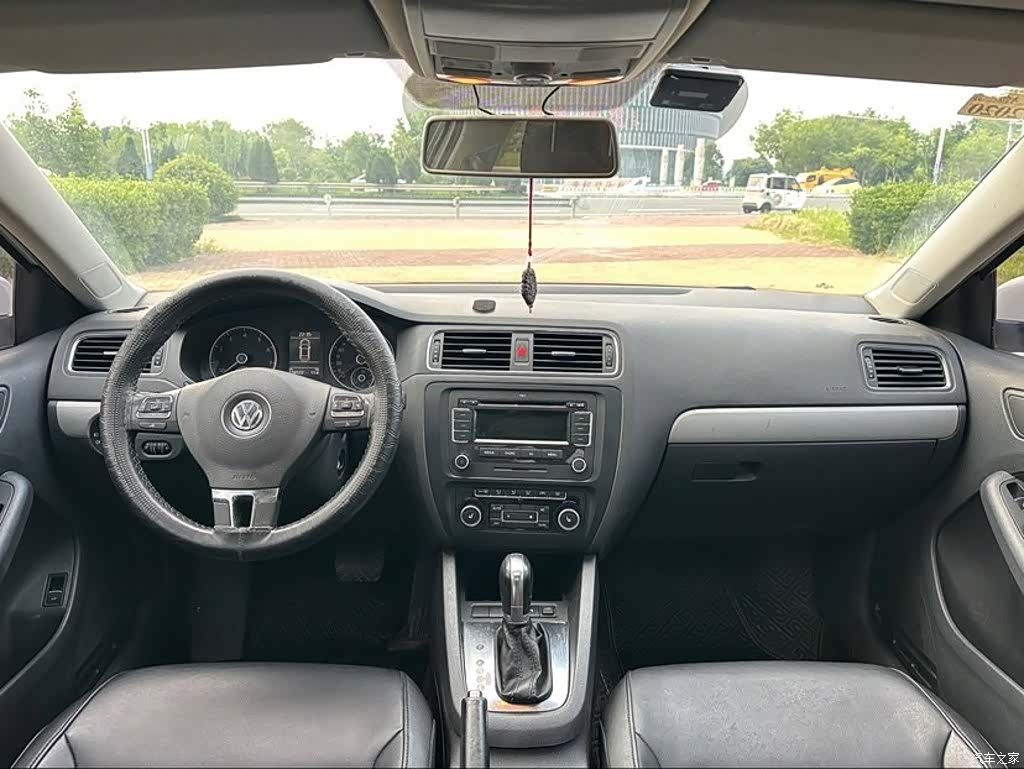 Volkswagen Sagitar, 2012 9