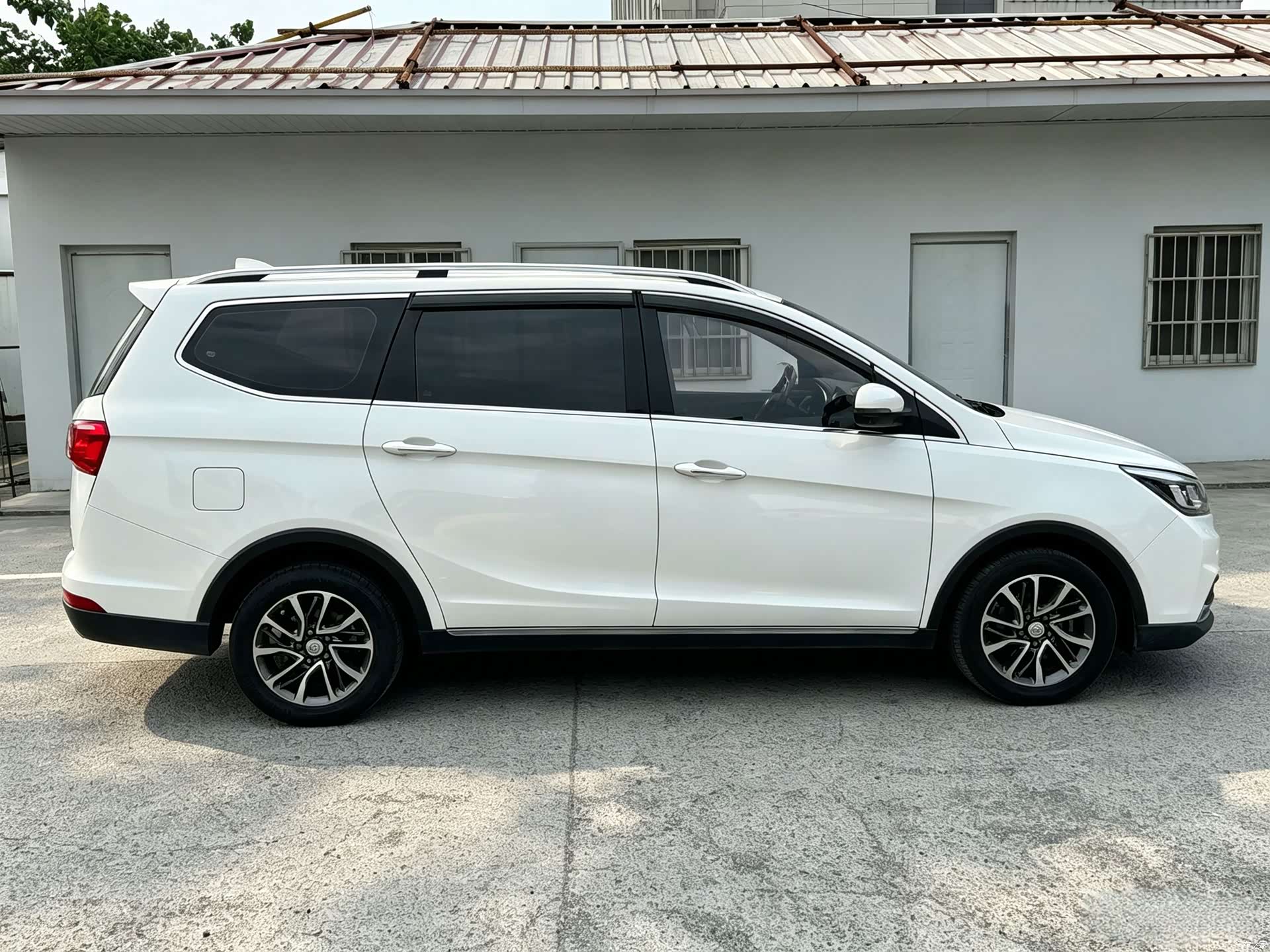 Wuling 730, 2017 7