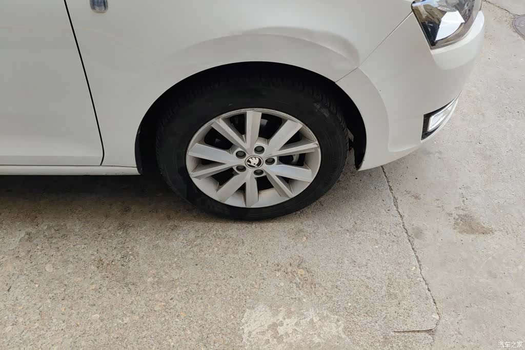 Skoda Rapid, 2016 6