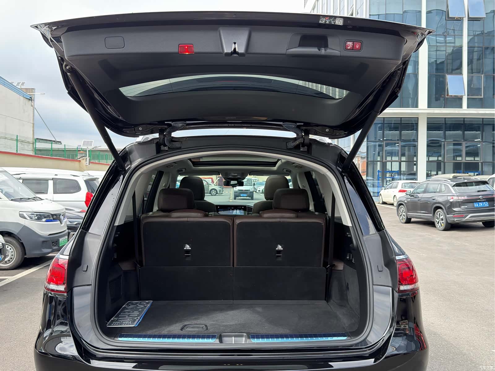 Mercedes-Benz GLS, 2024 14