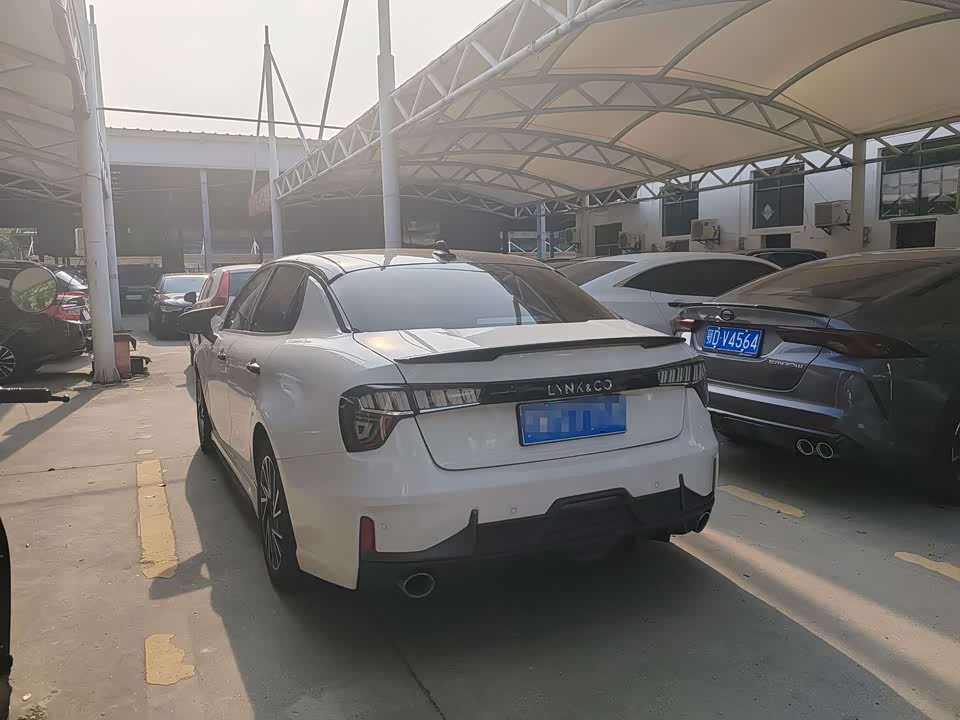 Lynk & Co 03 Lynk & Co 03