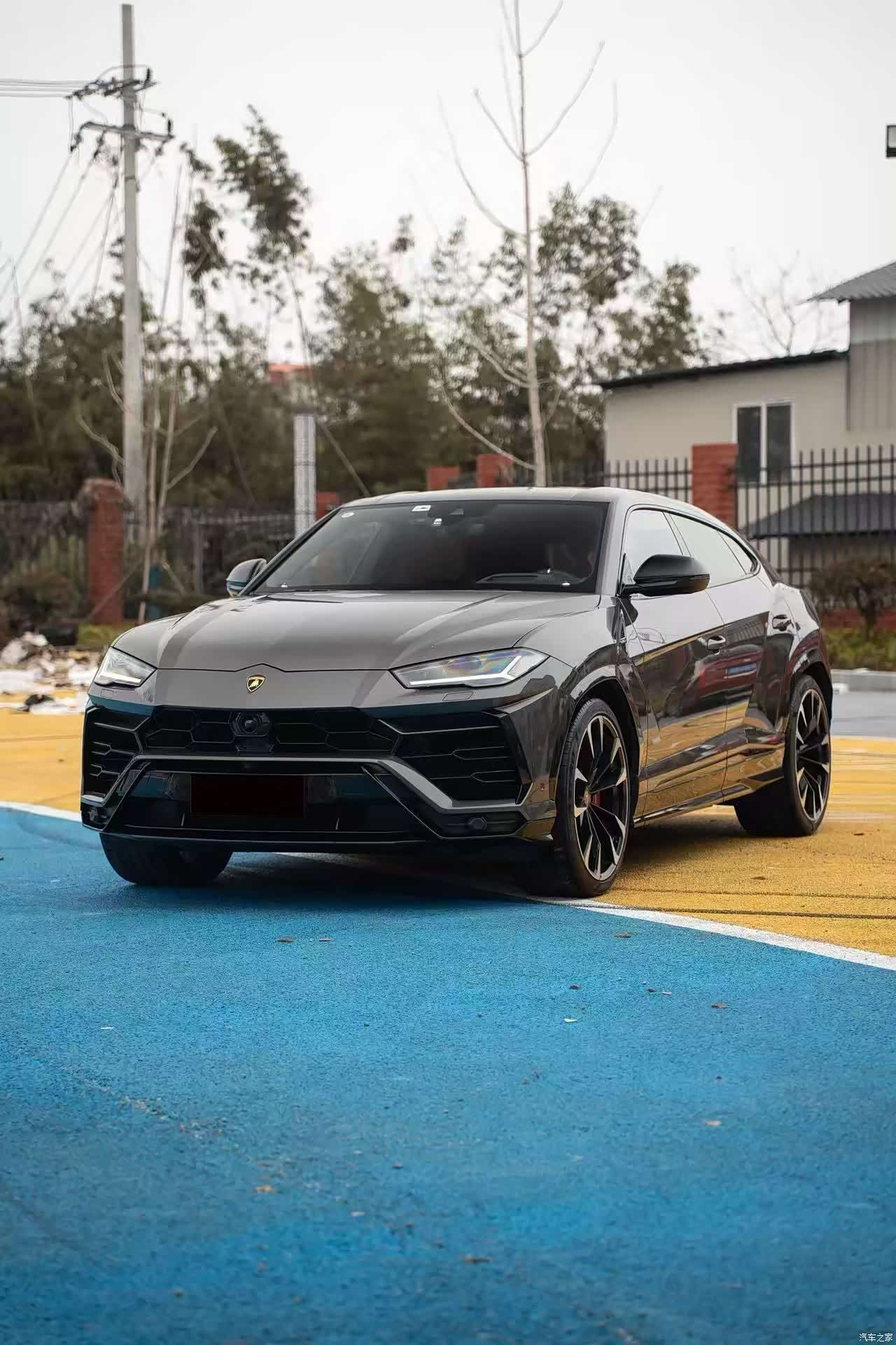 Lamborghini Urus, 2022 1