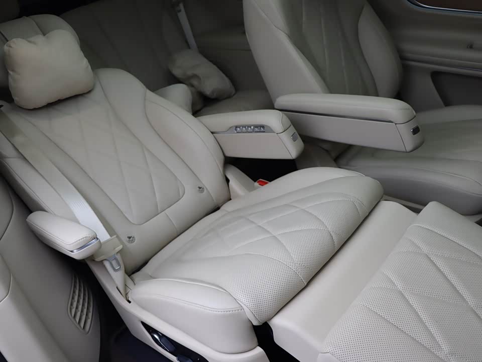 AITO Ask the world M9