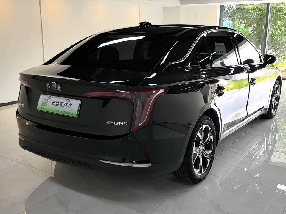Hongqi E-QM5