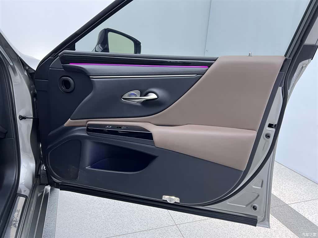 Lexus ES, 2023 17