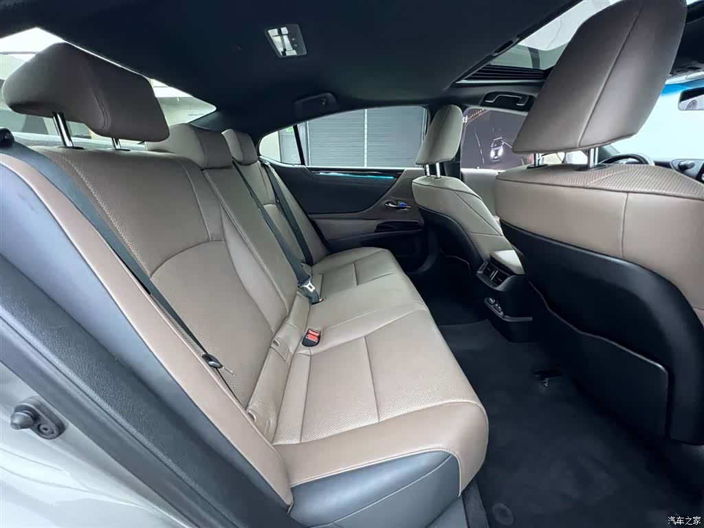 Lexus ES, 2023 28