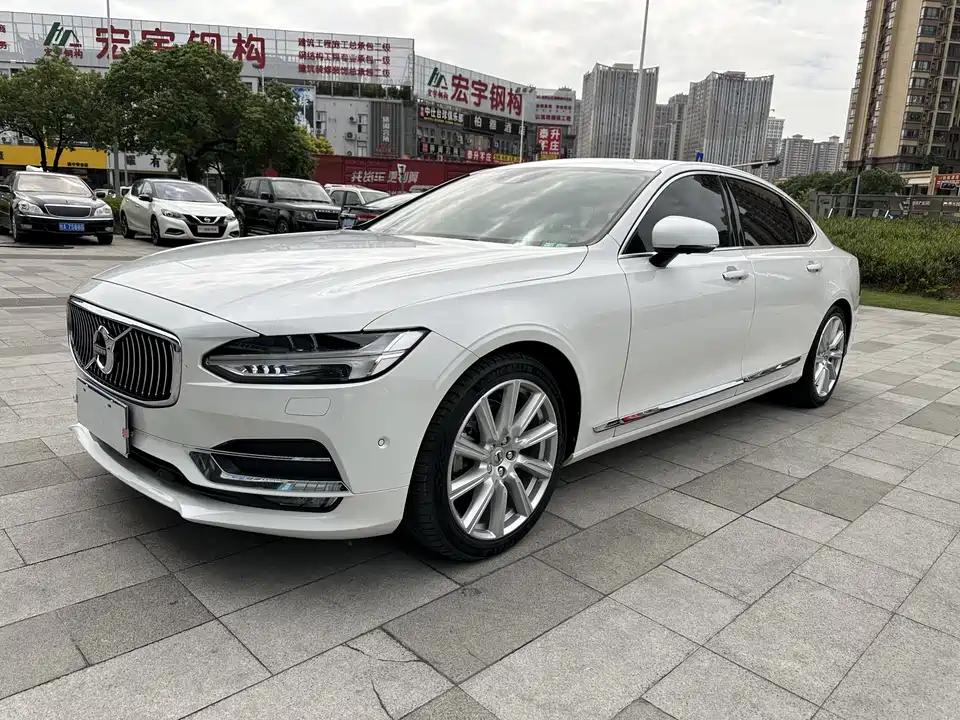 Volvo S90