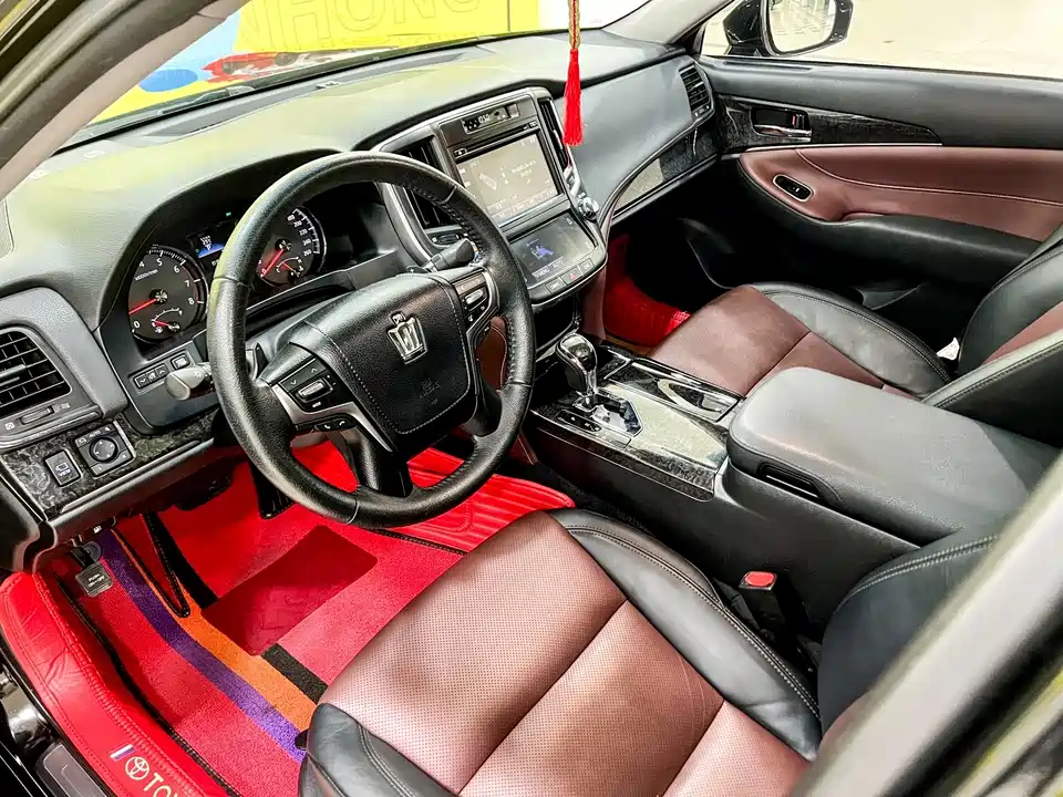 Toyota crown