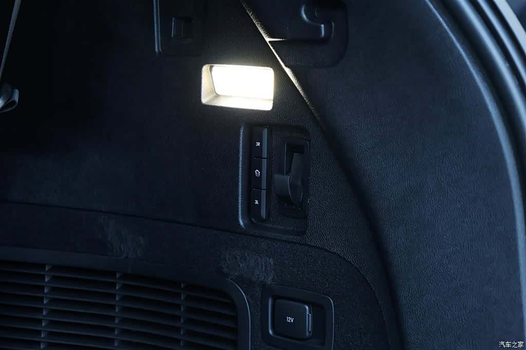 Lincoln Aviator, 2022 38