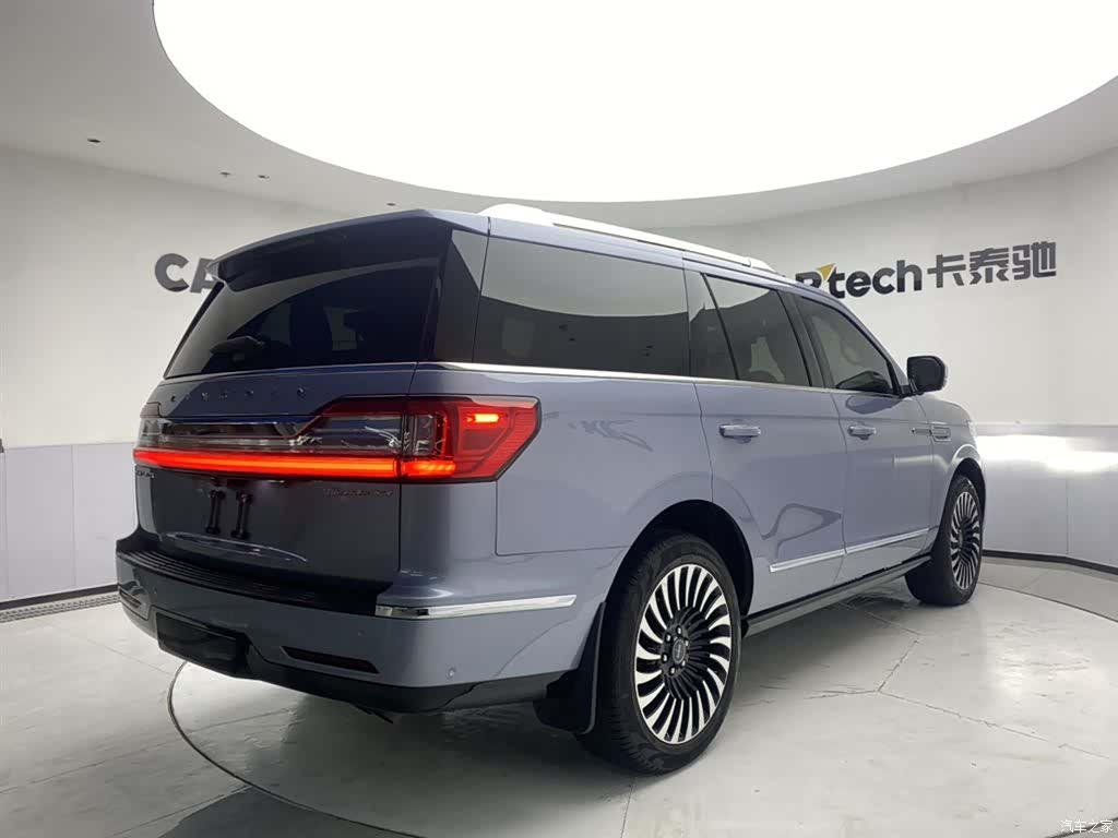 Lincoln Navigator, 2023 все фото