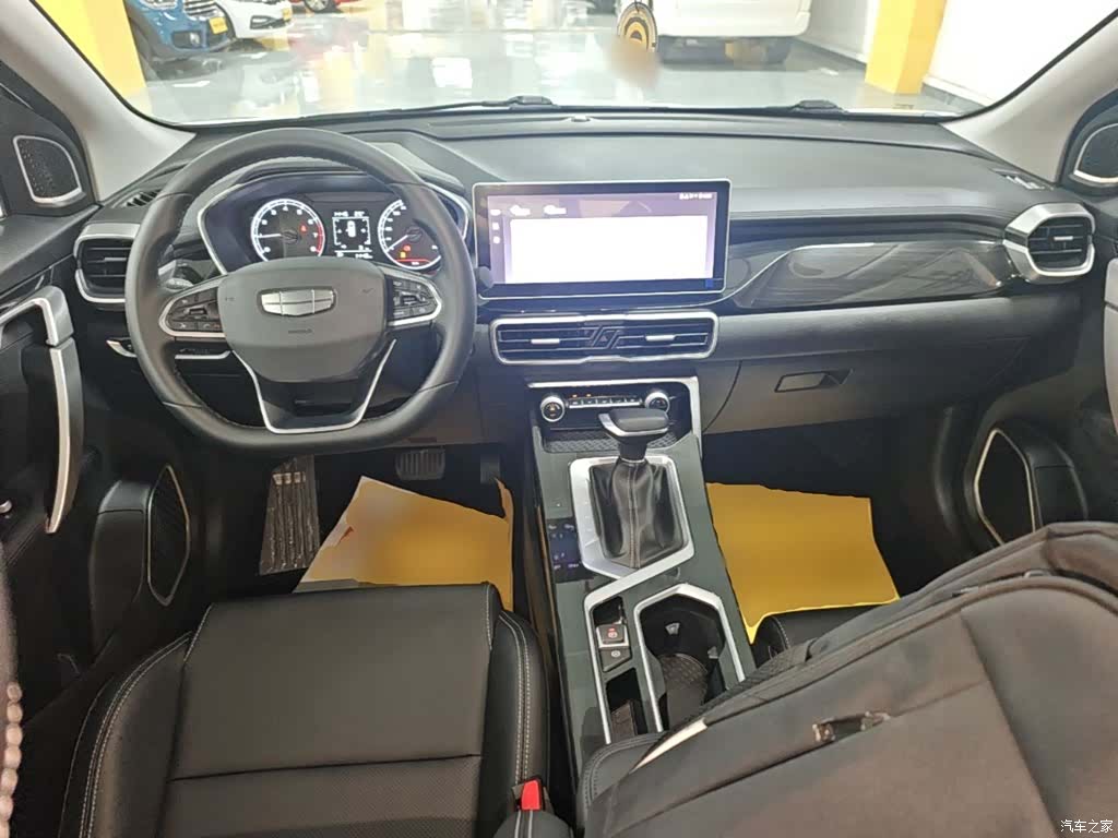 Geely Coolray, 2025 10