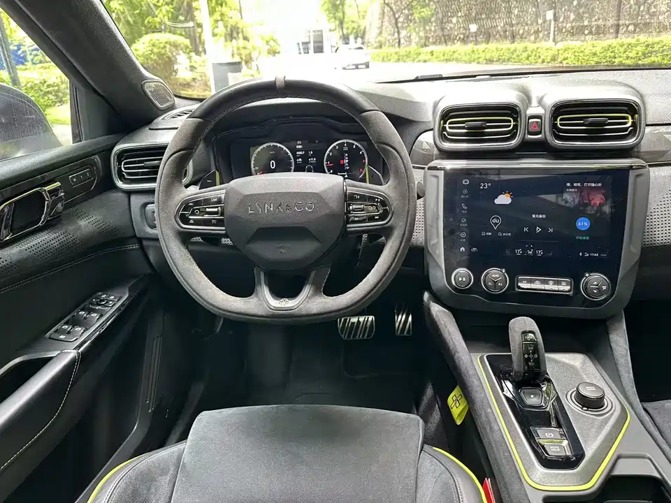 Lynk & Co 03