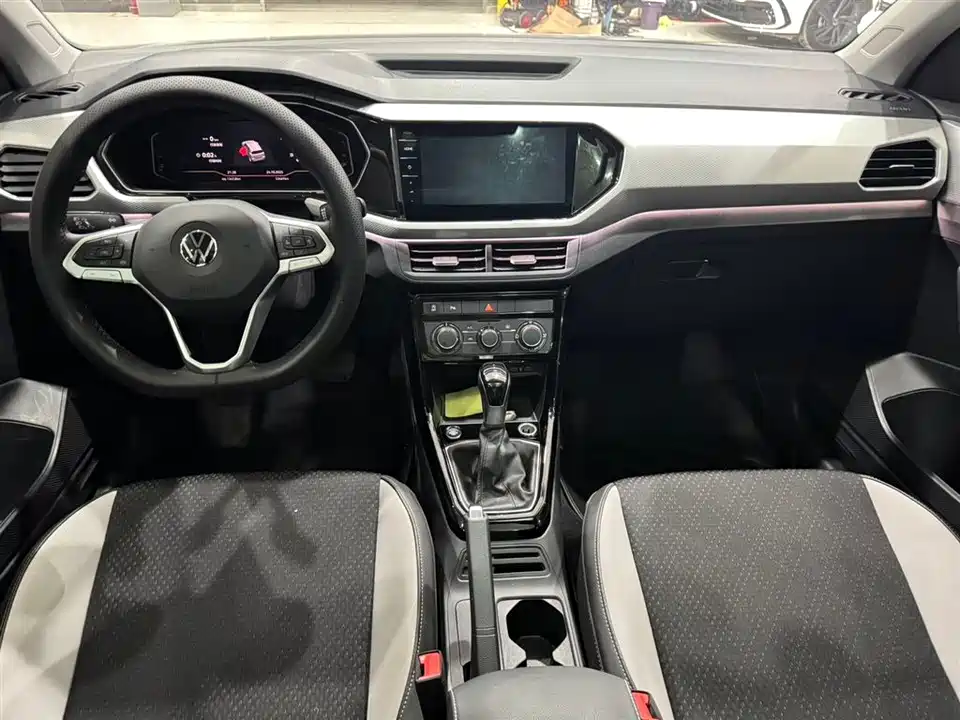 Volkswagen Exploring the shadow