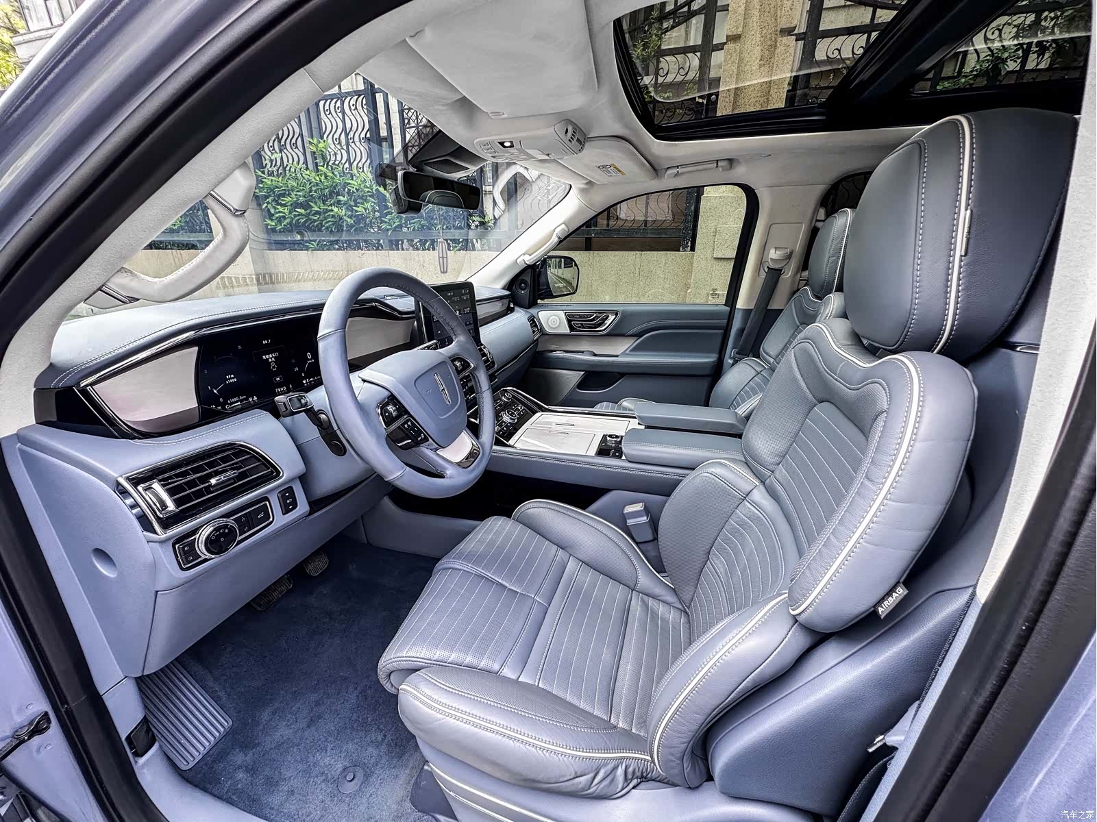 Lincoln Navigator, 2020 23