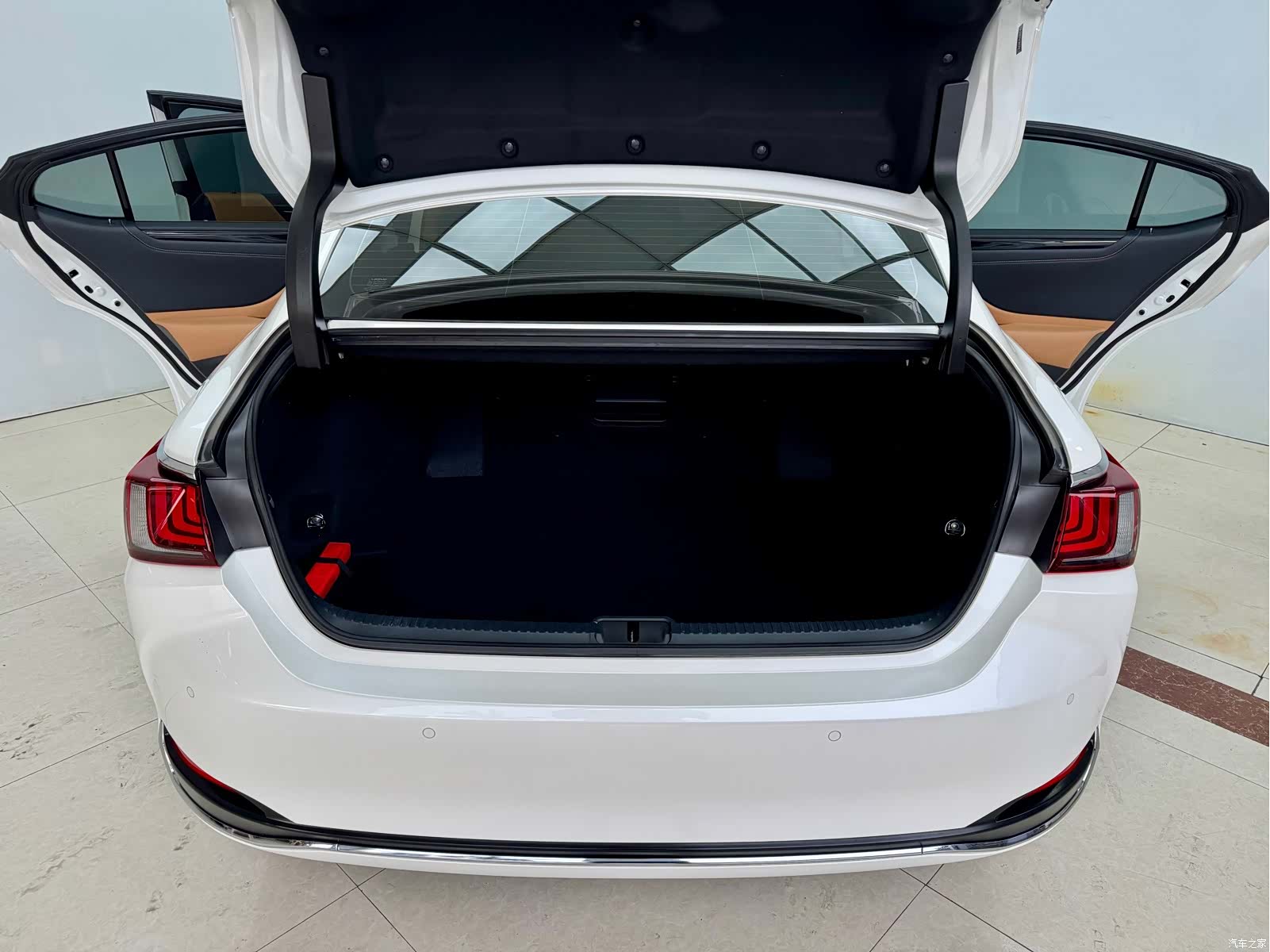 Lexus ES, 2024 22