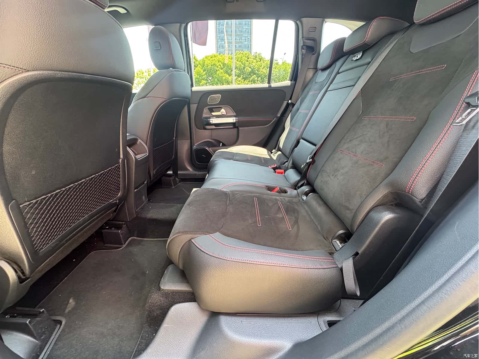 Mercedes-Benz GLB, 2025 10