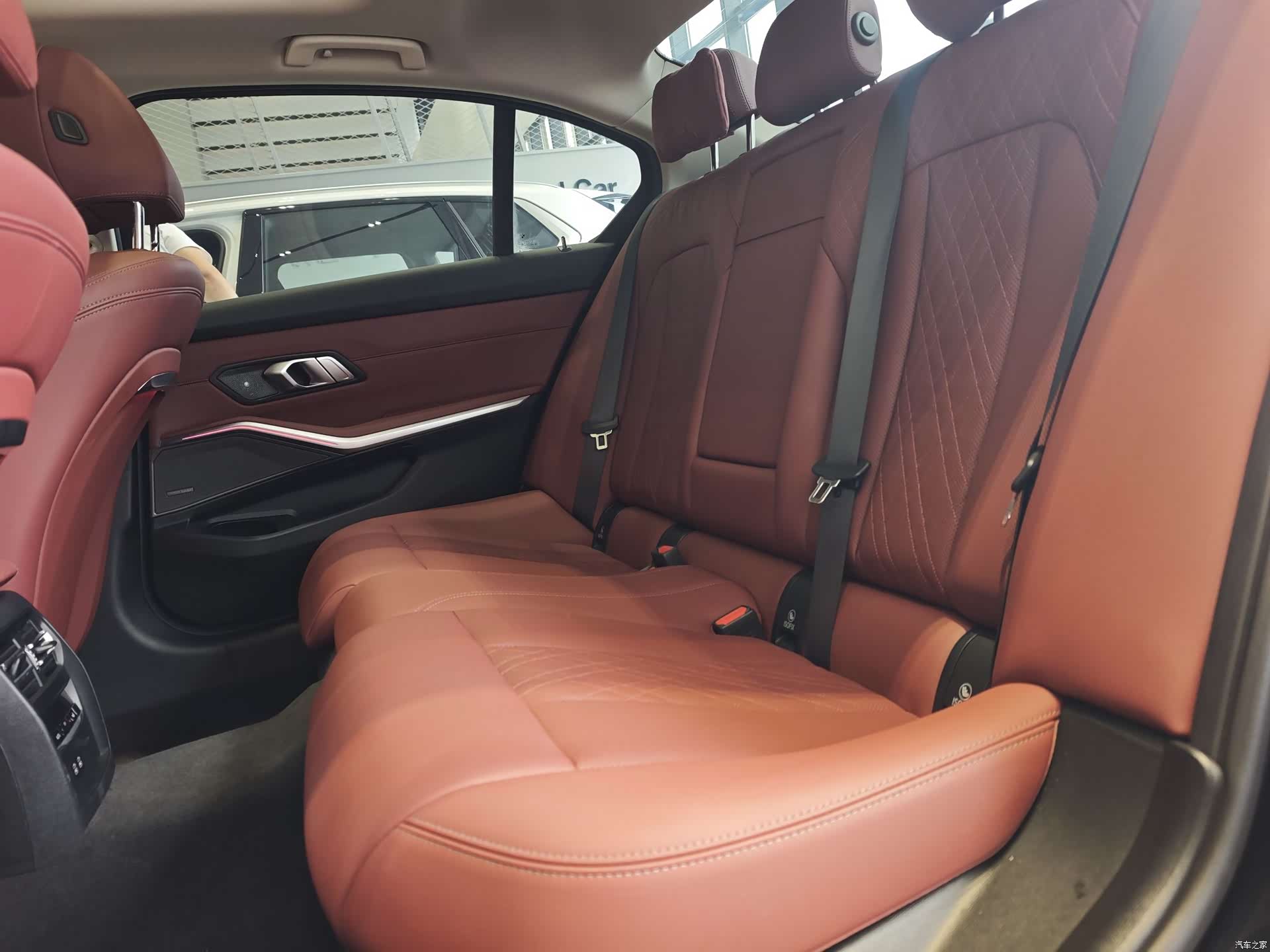 BMW 3 Series, 2025 10