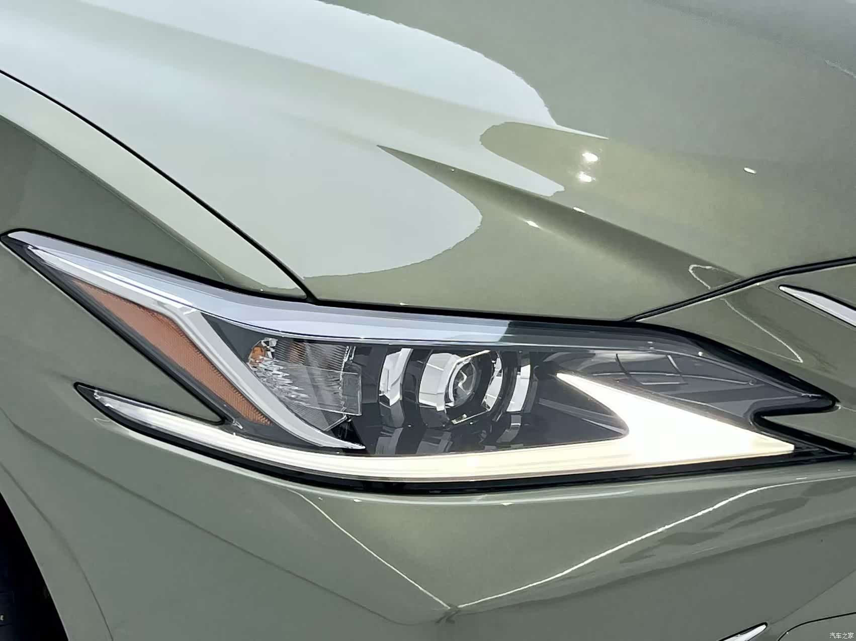 Lexus ES, 2021 3